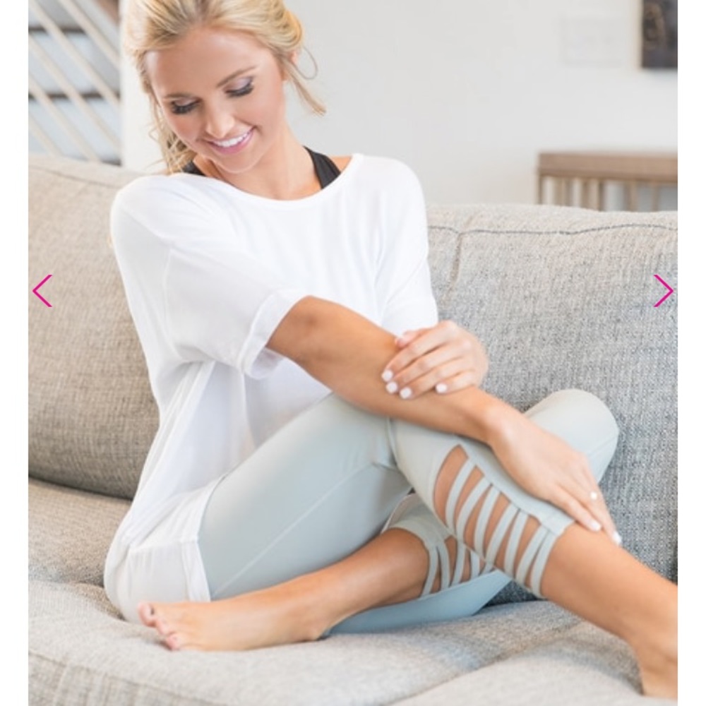 Pink Lily light blue Capri leggings